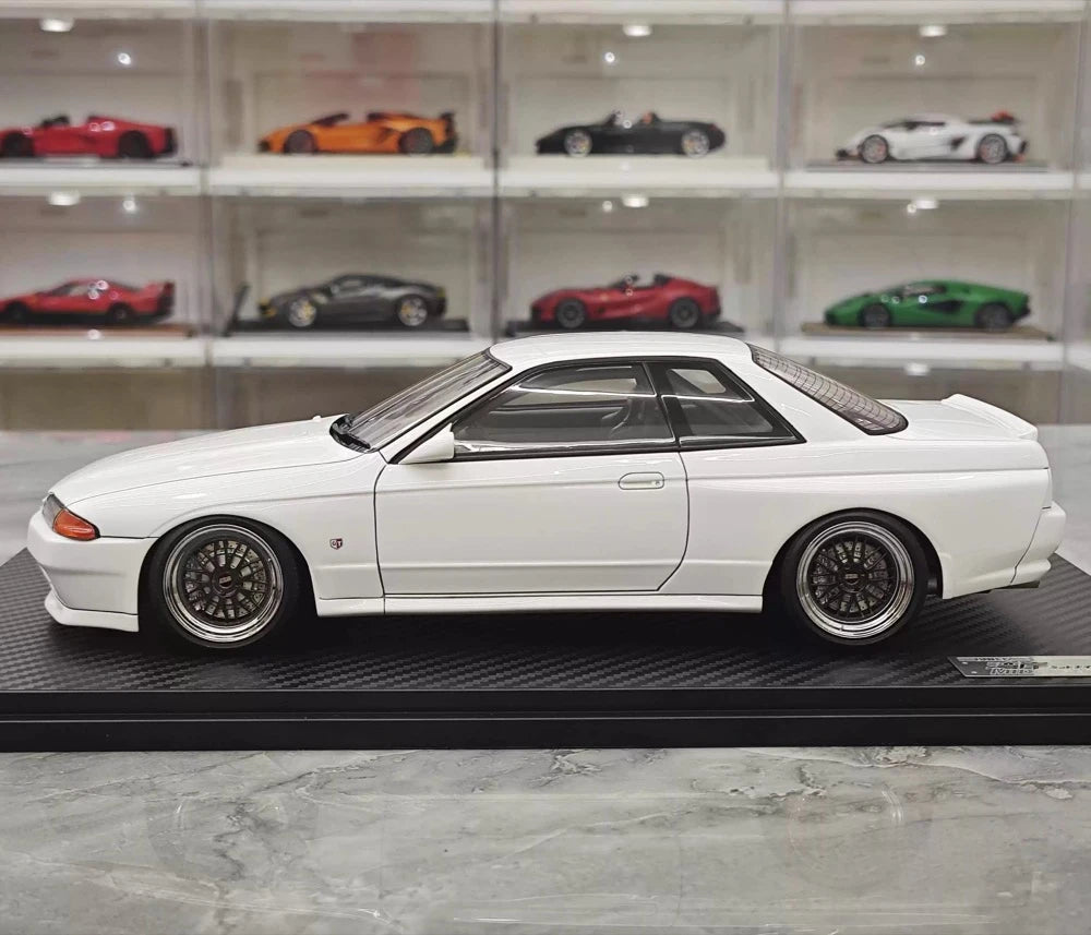 [Ignition] 1:18 Nissan 1989 GT-R R32 vit modellbil harts