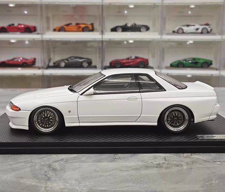 [Ignition] 1:18 Nissan 1989 GT-R R32 wit modelauto Hars