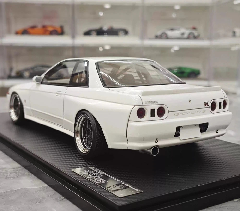 [Ignition] 1:18 Nissan 1989 GT-R R32 vit modellbil harts
