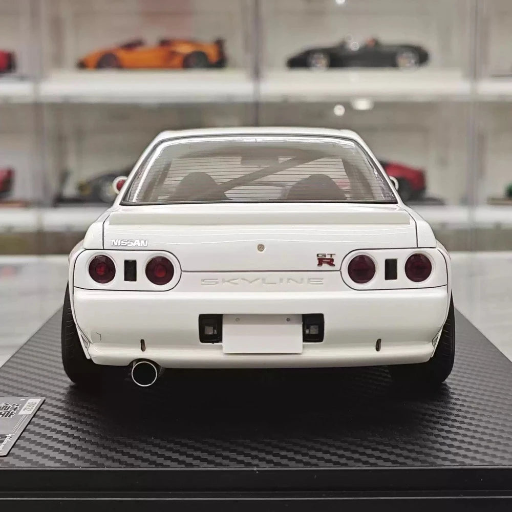 [Ignition] 1:18 Nissan 1989 GT-R R32 vit modellbil harts