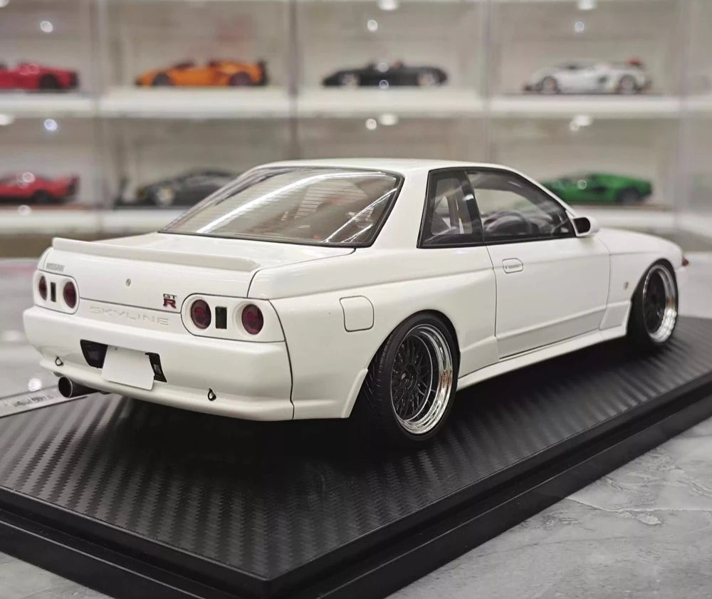 [Ignition] 1:18 Nissan 1989 GT-R R32 vit modellbil harts