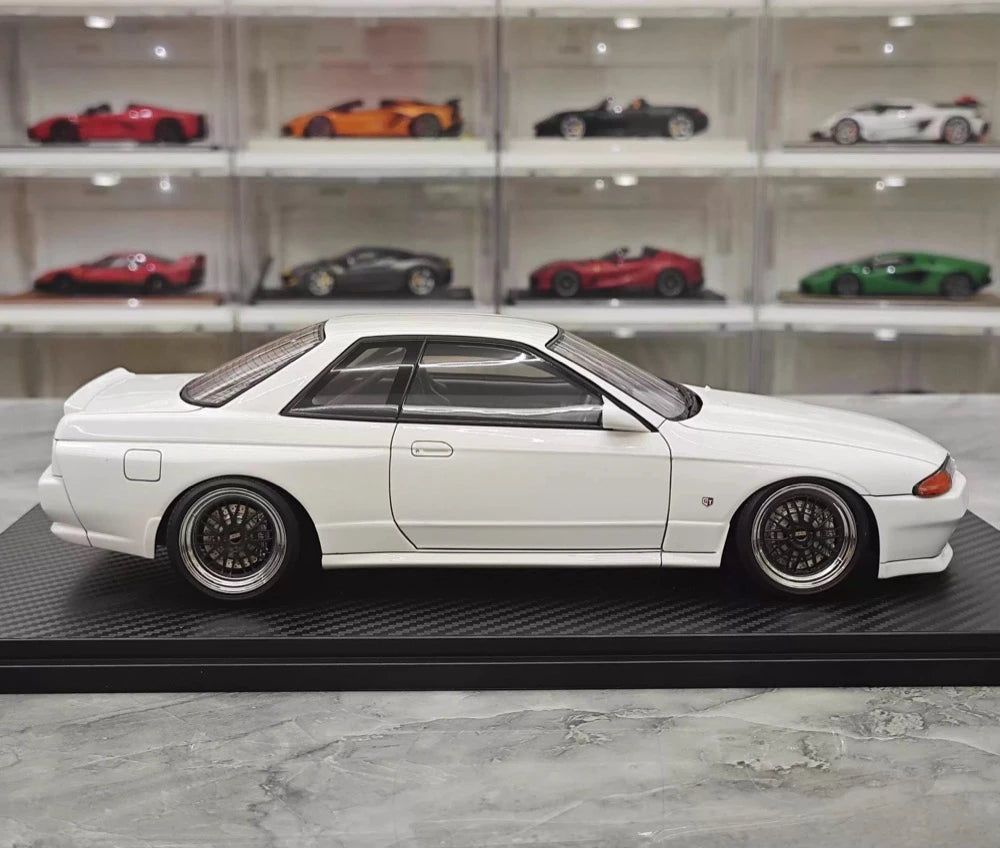 [Ignition] 1:18 Nissan 1989 GT-R R32 vit modellbil harts