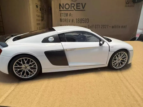 [iScale] 1:18 Audi 2015 R8 V10 Plus Coupe White Model Car Die-Cast
