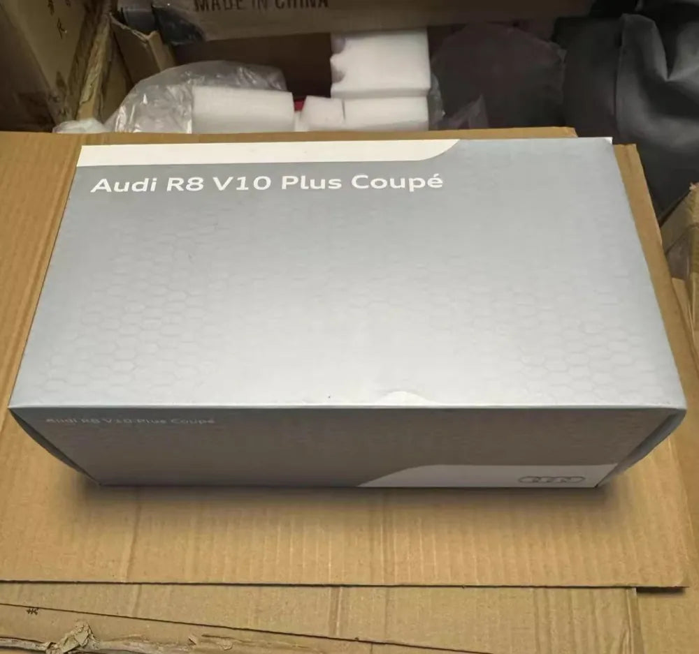 [iScale] 1:18 Audi 2015 R8 V10 Plus Coupe White Model Car Die-Cast