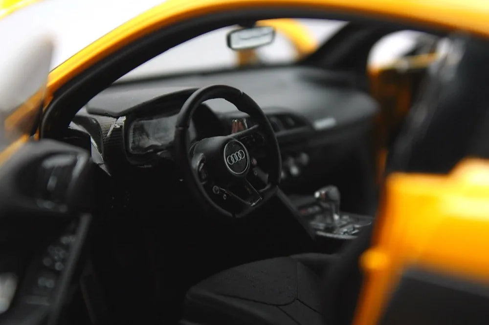 [iScale] 1:18 Audi 2015 R8 V10 Plus Coupe Yellow Model Car Die-Cast