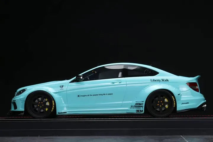 [IVY] 1:18 Mercedes-Benz 2013 C63 AMG W204 LBWK 507 Edition Tiffany blå resin