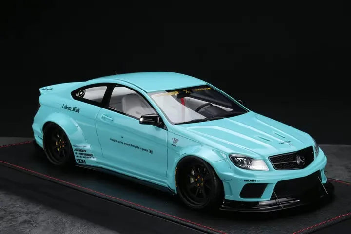 [IVY] 1:18 Mercedes-Benz 2013 C63 AMG W204 LBWK 507 Edition Tiffany blå resin