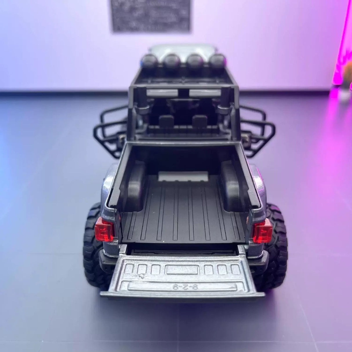 Jeep 2018 Wrangler terräng grå 1:32 – pressgjuten visningsmodell