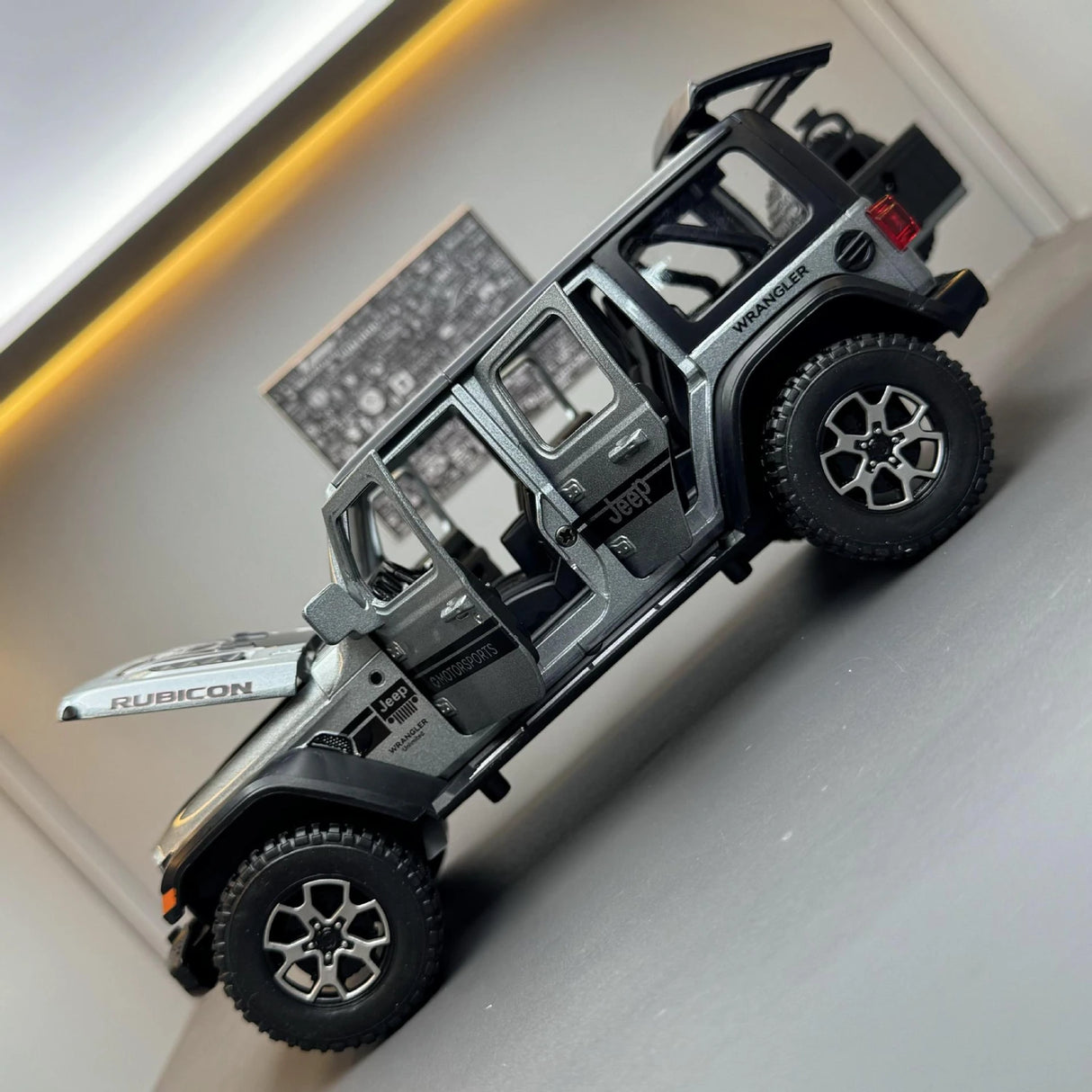 Jeep 2018 Wrangler Rubicon grijs 1:24 – diecast displaymodel