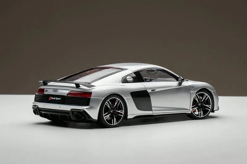 [KengFai] 1:18 Audi 2020 R8 Performance Silver Model Car Die-Cast