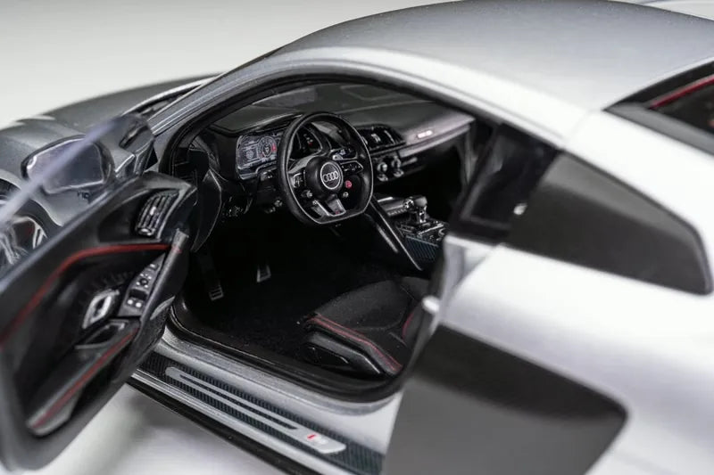 [KengFai] 1:18 Audi 2020 R8 Performance Silver Model Car Die-Cast