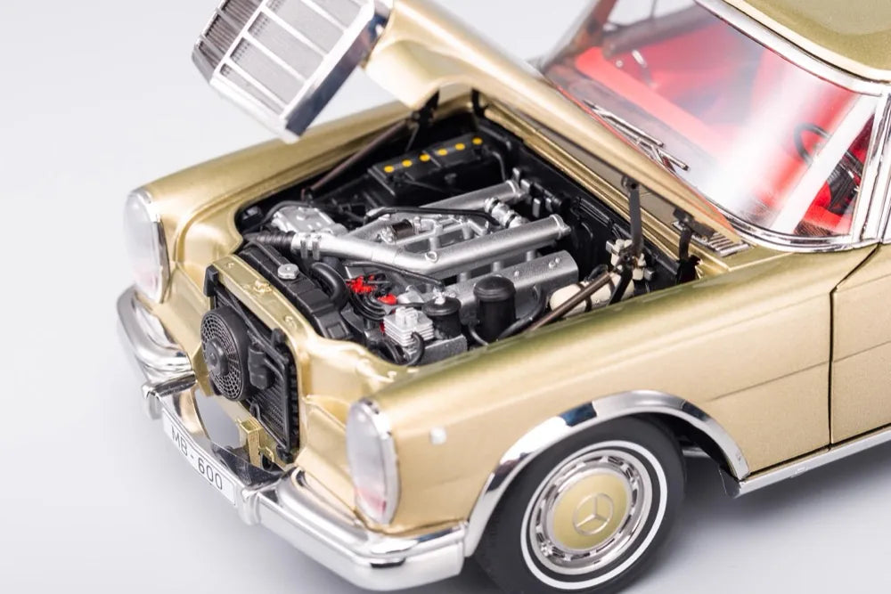 [KengFai] 1:18 Mercedes-Benz 1963 600 Pullman W100 LWB oro modellino di auto Die-Cast