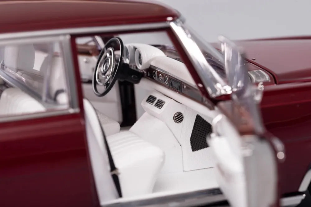 [KengFai] 1:18 Mercedes-Benz 1963 600 Pullman W100 LWB punainen pienoismalli Die-Cast