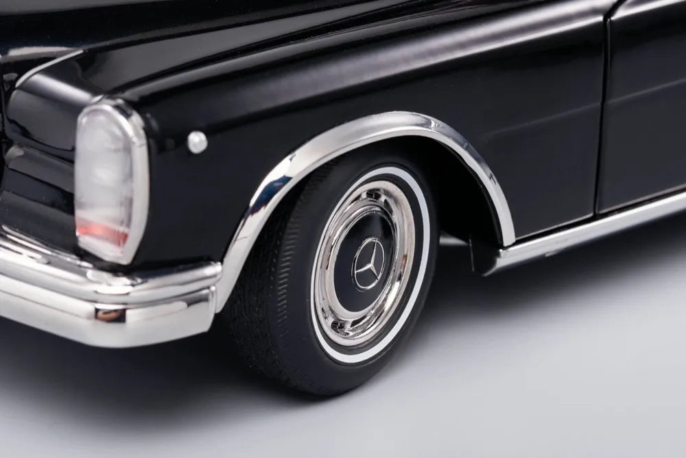 [KengFai] 1:18 Mercedes-Benz 1963 600 Pullman W100 LWB Black Model Car Die-Cast