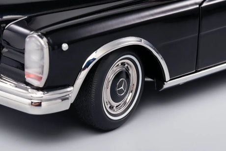 [KengFai] 1:18 Mercedes-Benz 1963 600 Pullman W100 LWB Black Model Car Die-Cast