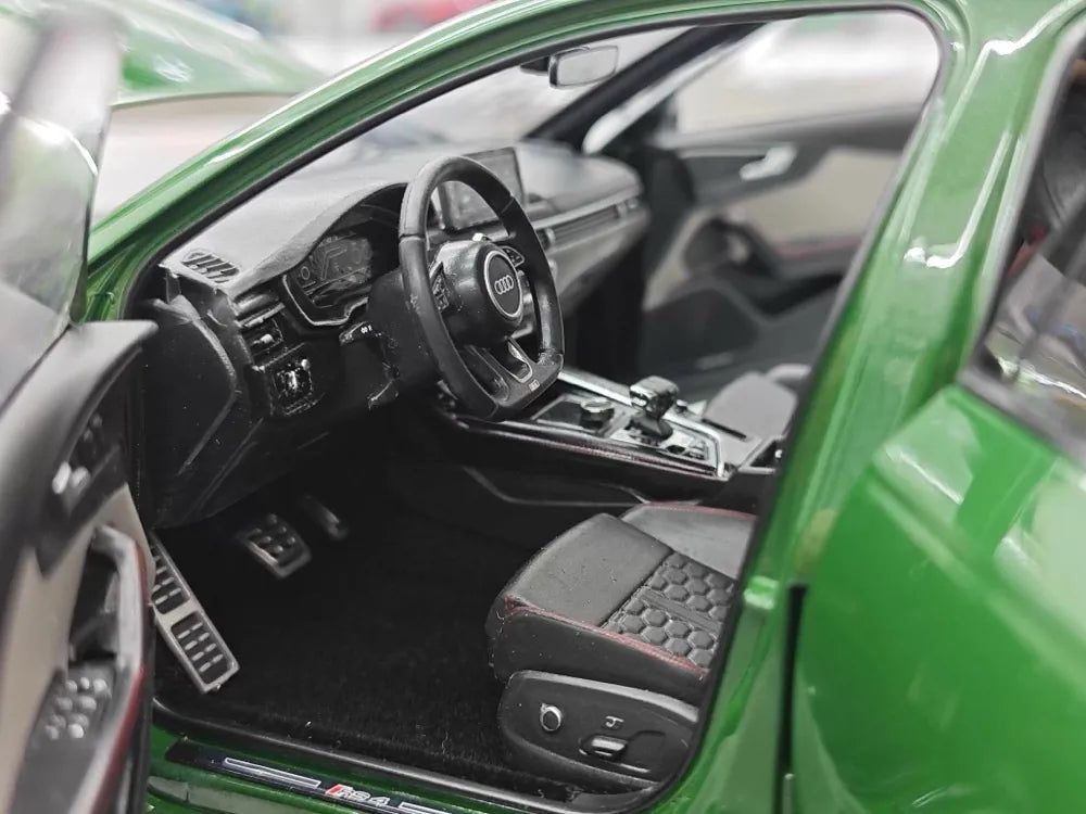 [Kiloworks] 1:18 Audi 2018 RS4 Avant Green Model Car Die-Cast