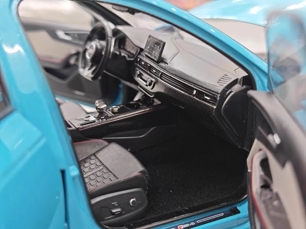 [Kiloworks] 1:18 Audi 2018 RS4 Avant sininen pienoismalli Die-Cast