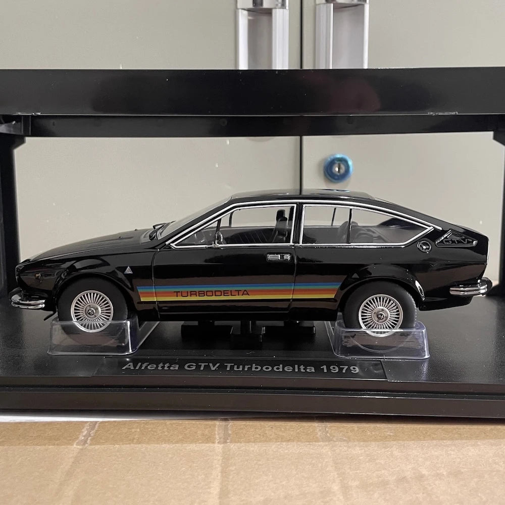 [KK Scala] 1:18 Alfa Romeo 1979 Alfetta GTV Turbodelta nero modellino di auto Die-Cast