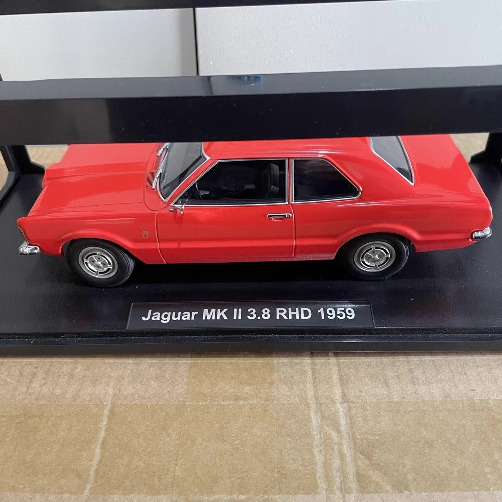 [KK Scale] 1:18 Ford 1971 Taunus GT Coupe Red Model Car Die-Cast