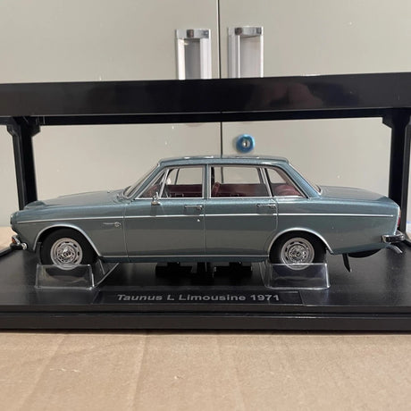 [KK Scale] 1:18 Volvo 1970 164 Blue Model Car Die-Cast