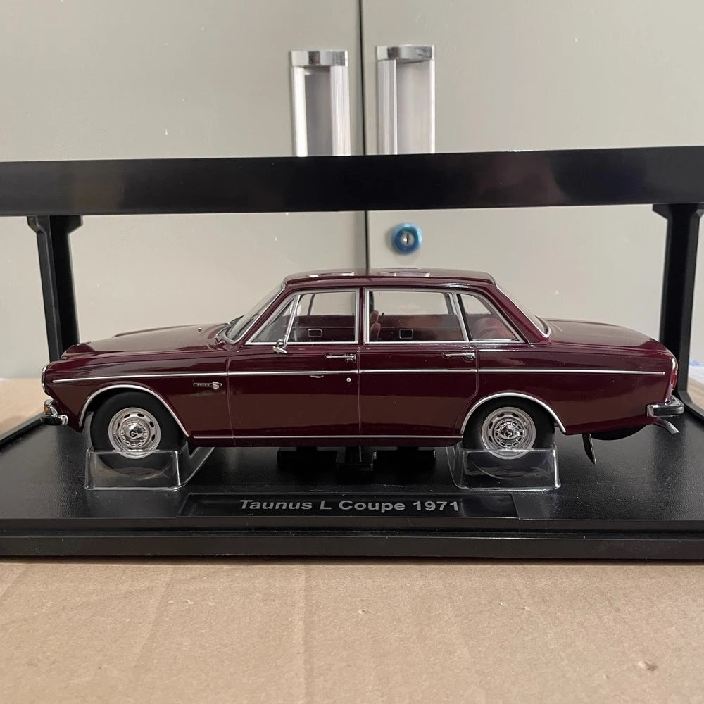 [KK Scale] 1:18 Volvo 1970 164 Red Model Car Die-Cast