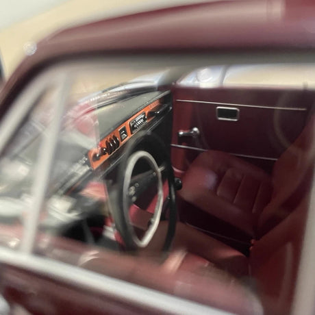 [KK Scale] 1:18 Volvo 1970 164 Red Model Car Die-Cast
