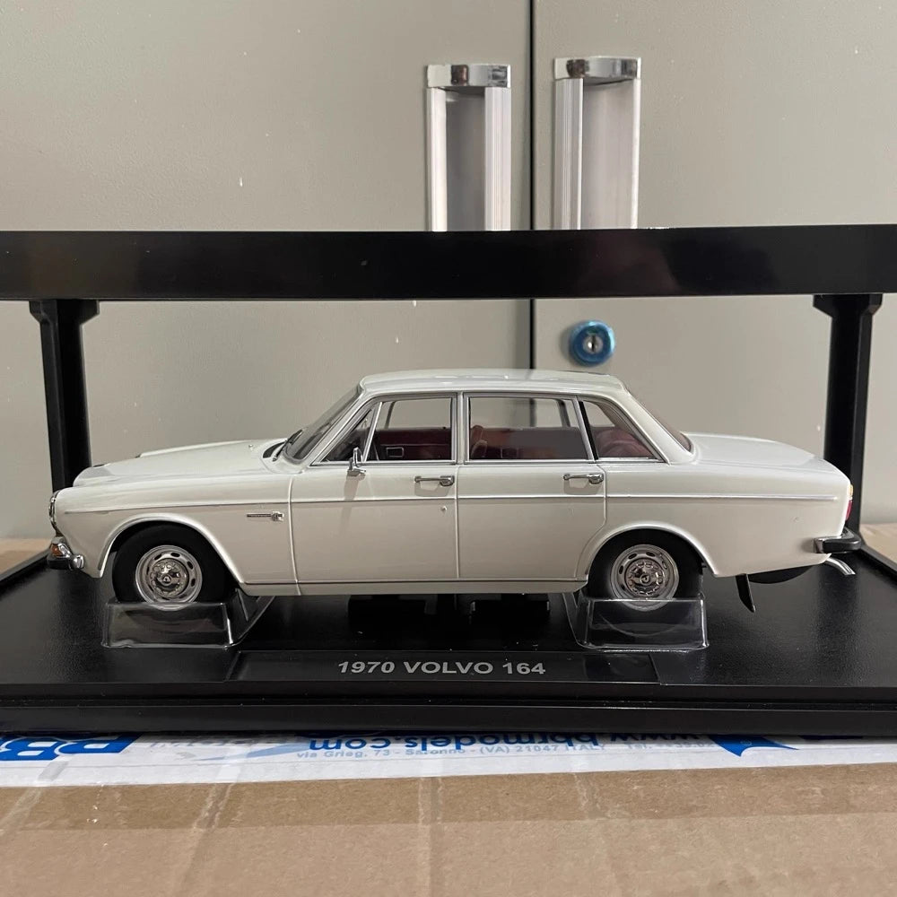 [KK Scale] 1:18 Volvo 1970 164 White Model Car Die-Cast