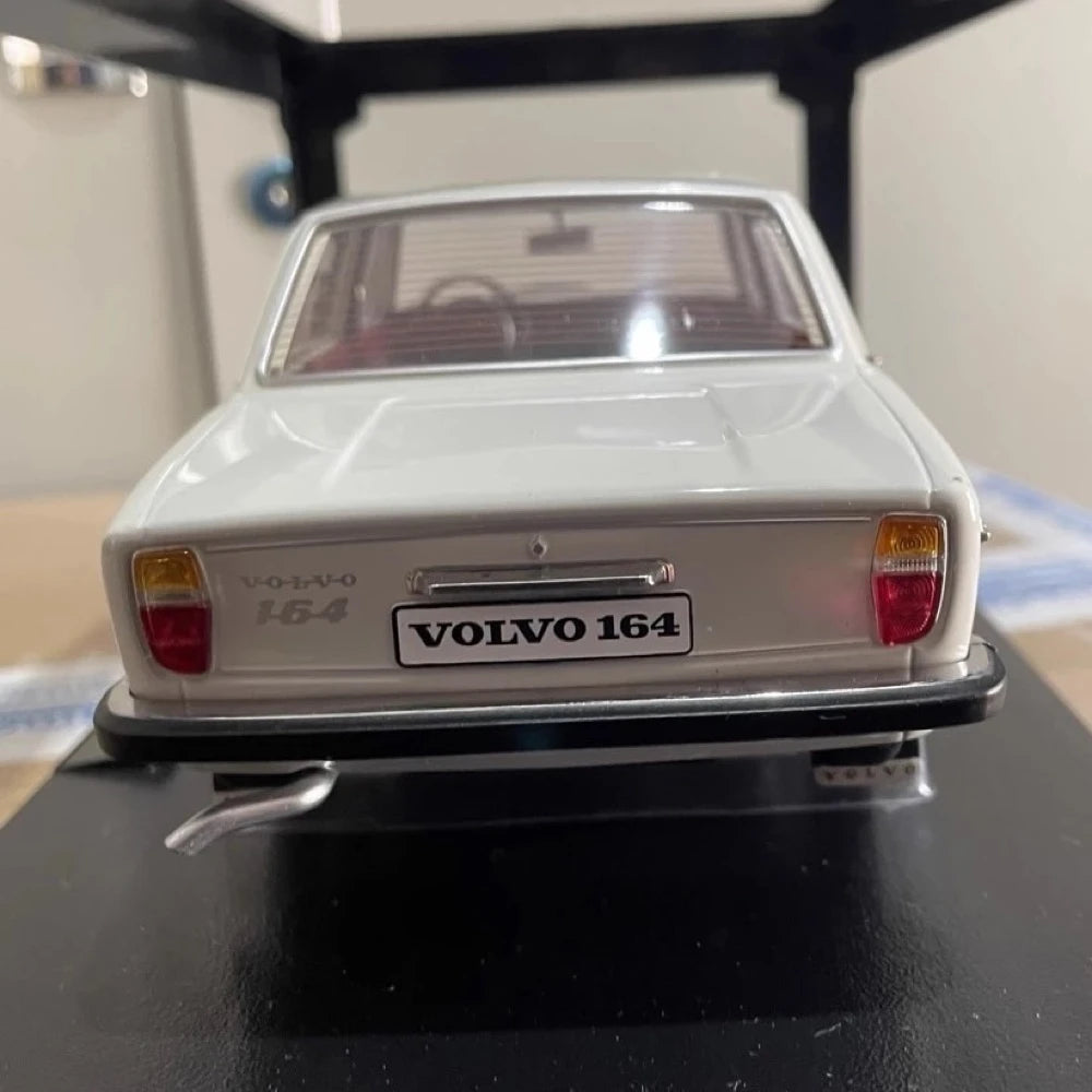 [KK Scale] 1:18 Volvo 1970 164 White Model Car Die-Cast