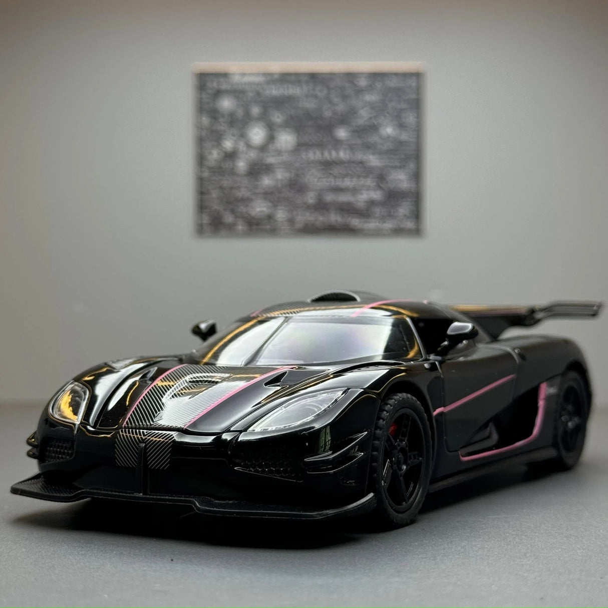 Koenigsegg 2014 One1 svart 1:32 – pressgjuten visningsmodell