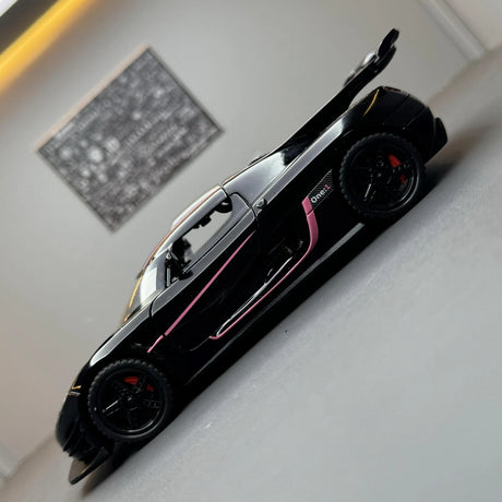 Koenigsegg 2014 One1 svart 1:32 – pressgjuten visningsmodell