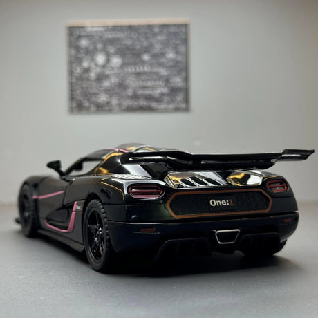 Koenigsegg 2014 One1 svart 1:32 – pressgjuten visningsmodell