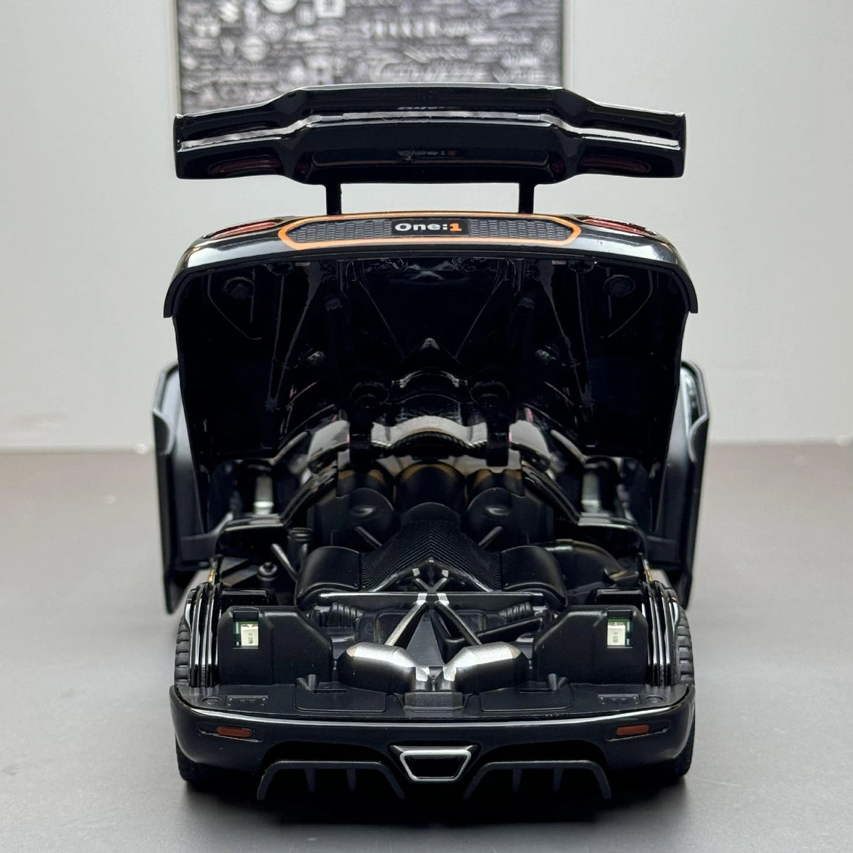 Koenigsegg 2014 One1 svart 1:32 – pressgjuten visningsmodell