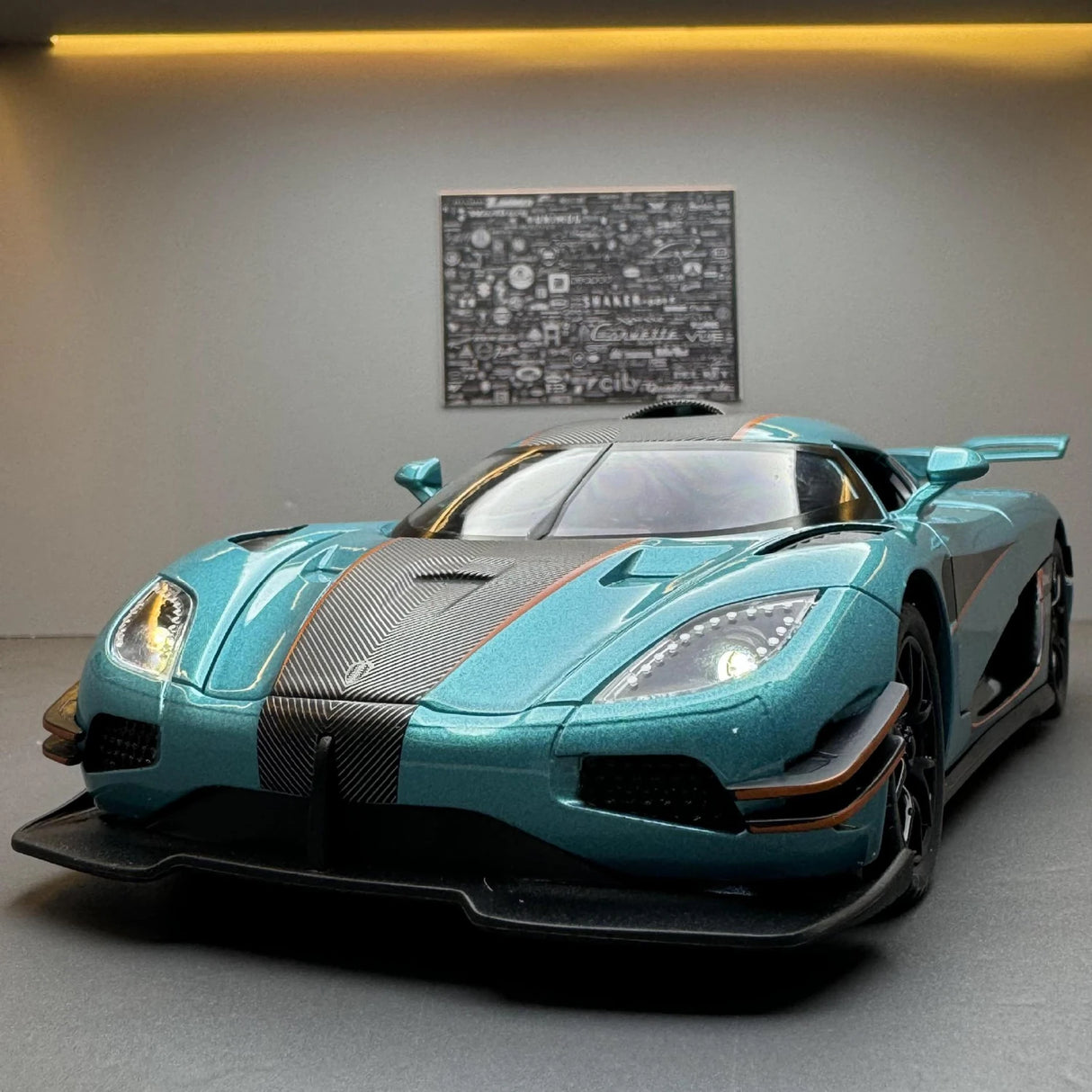 Koenigsegg 2014 One1 ブルー 1:24 – ダイキャスト展示モデルダイキャスト