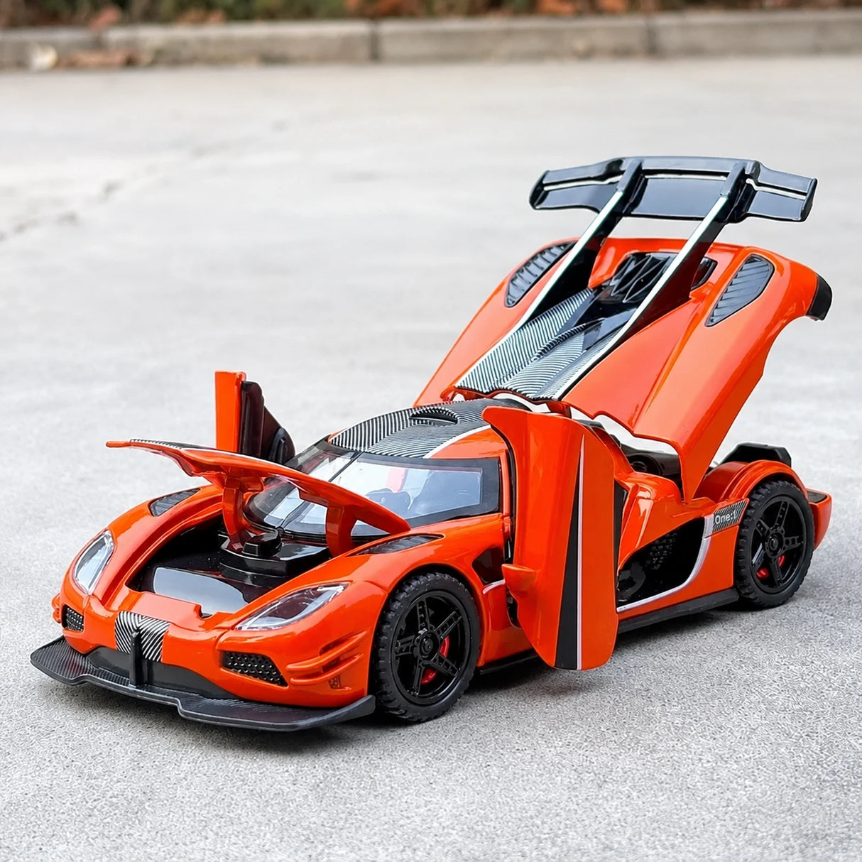 Koenigsegg 2014 One1 Orange 1:32 – Gjuten displaymodell gjutet