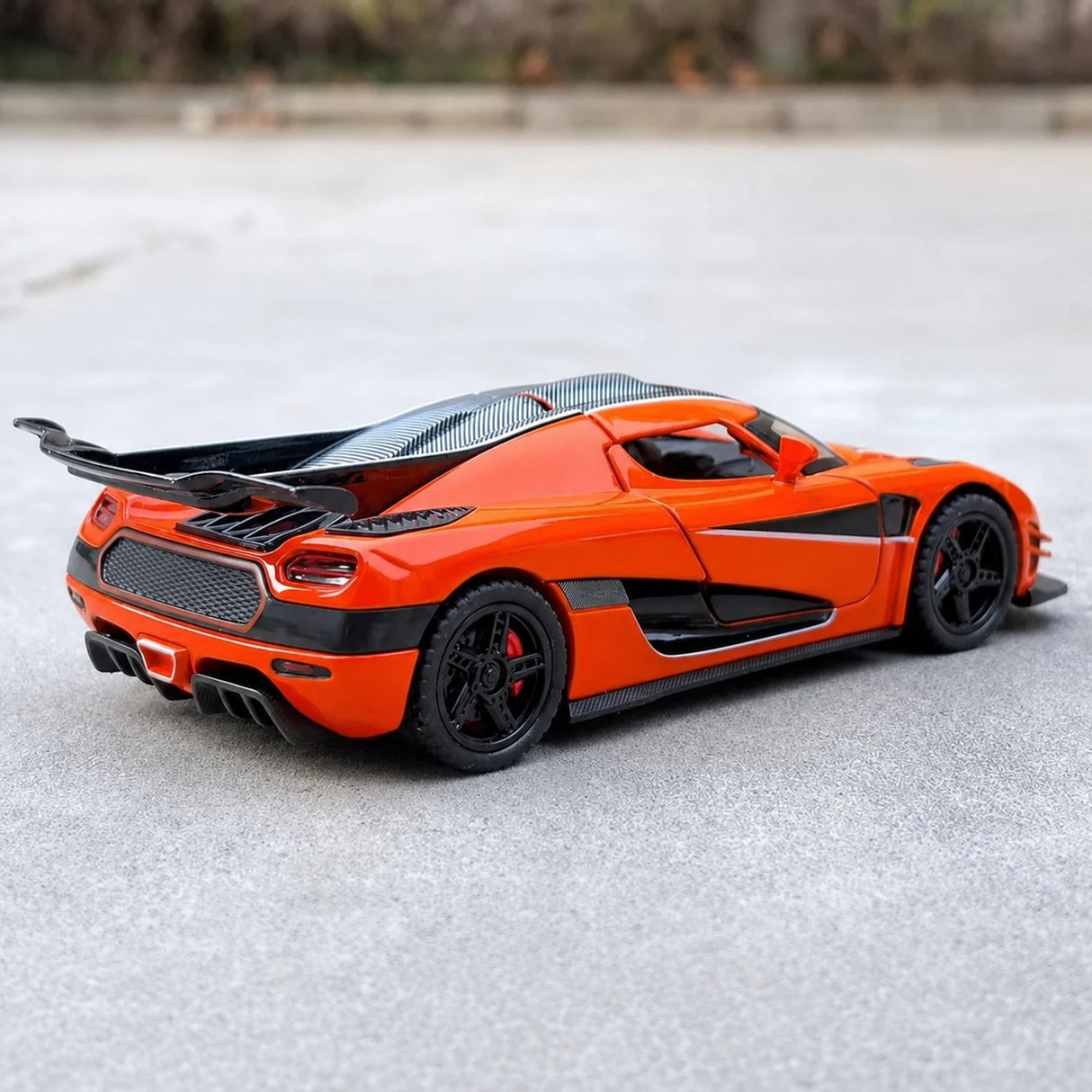 Koenigsegg 2014 One1 Orange 1:32 – Gjuten displaymodell gjutet
