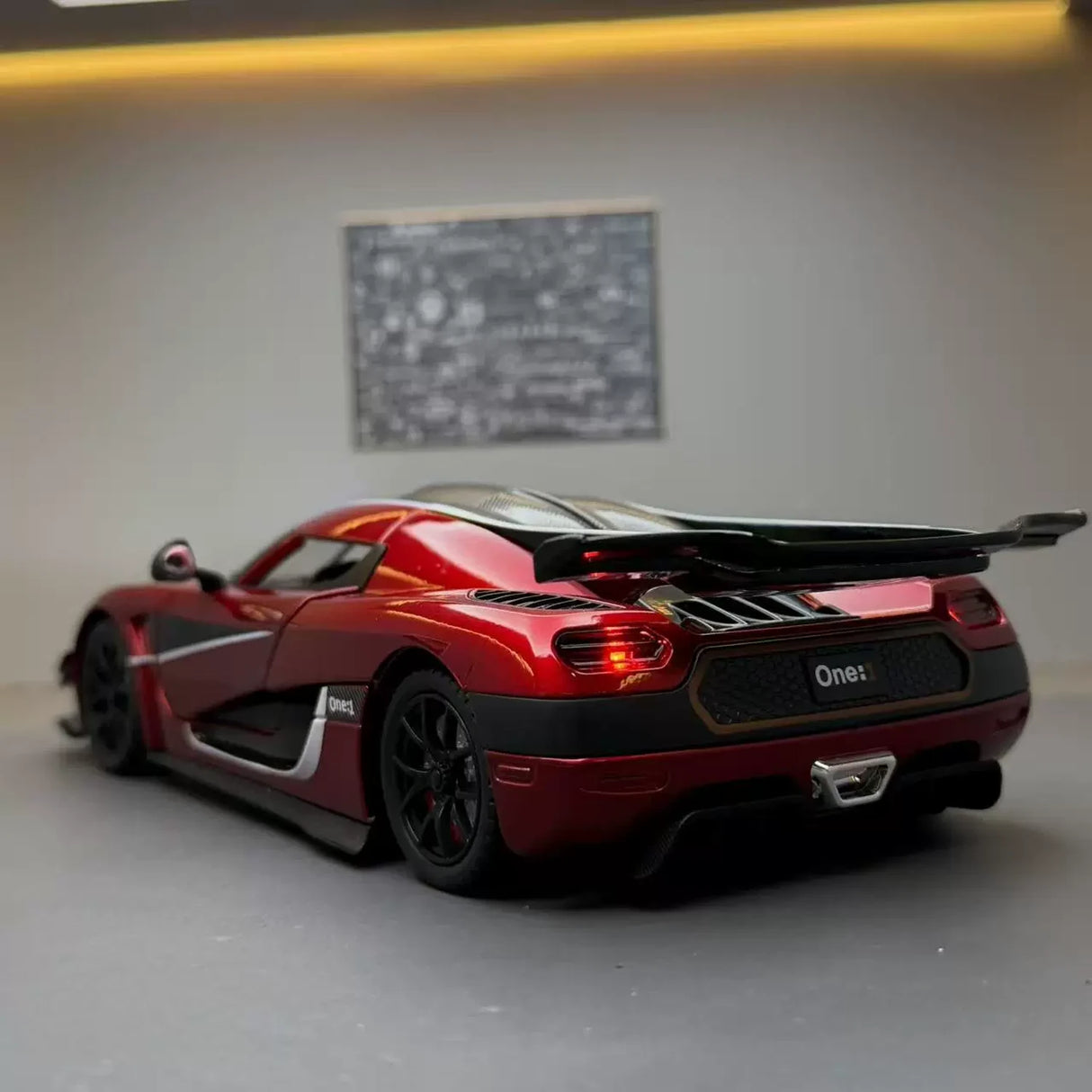 Koenigsegg 2014 One1 rood 1:24 – diecast displaymodel
