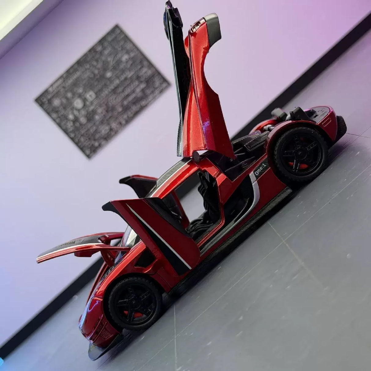 Koenigsegg 2014 One1 röd 1:32 – pressgjuten visningsmodell