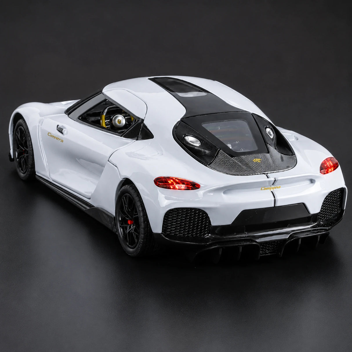 Koenigsegg 2020 Gemera Gray 1:24 – Gegoten Beeldvertoonmodel Gegoten