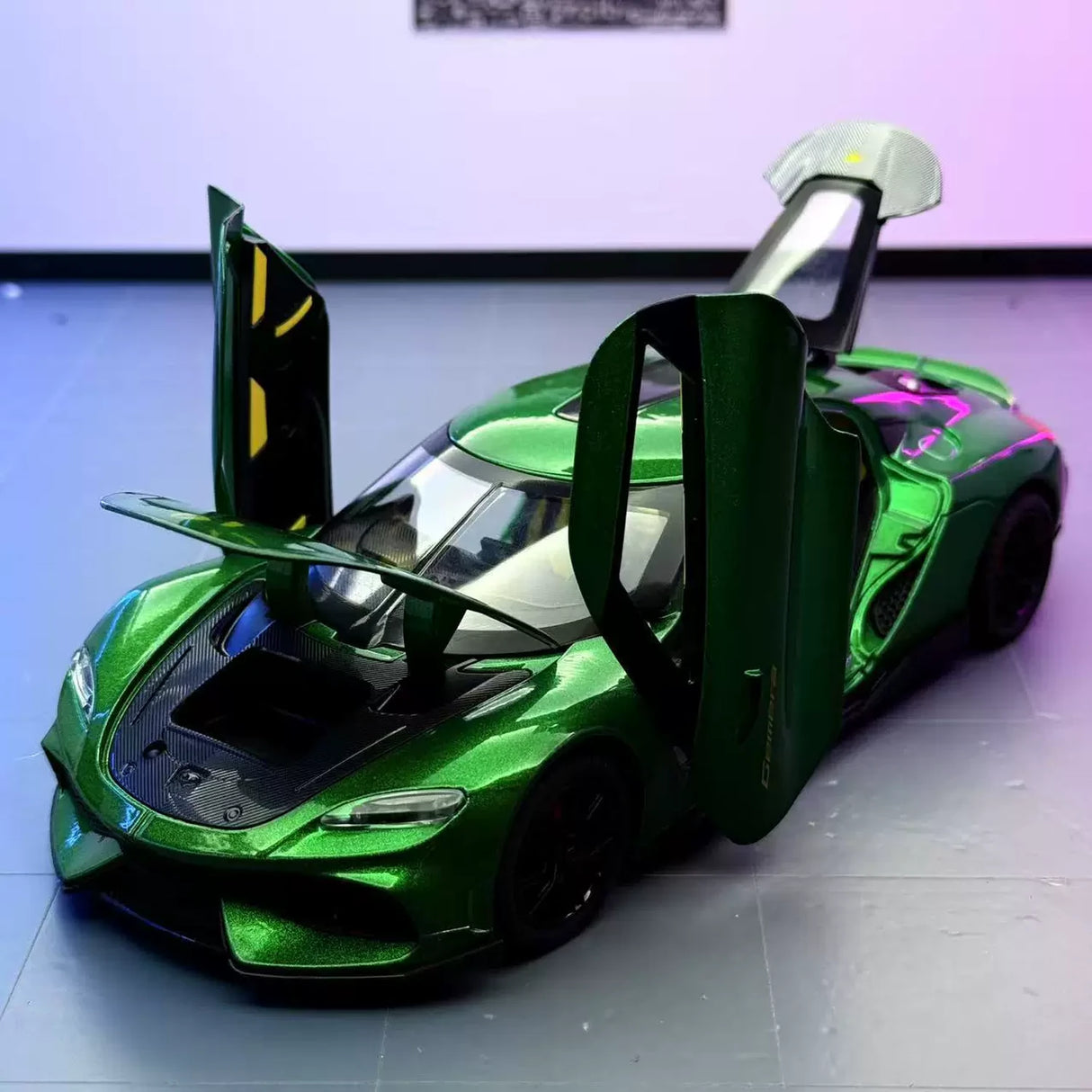 Koenigsegg 2020 Gemera groen 1:24 – diecast displaymodel