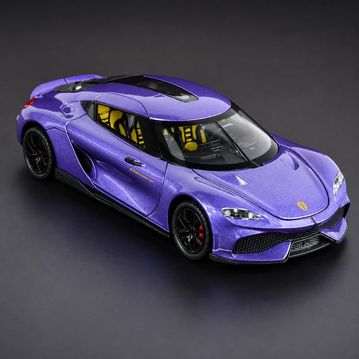 Koenigsegg 2020 Gemera paars 1:24 – diecast displaymodel
