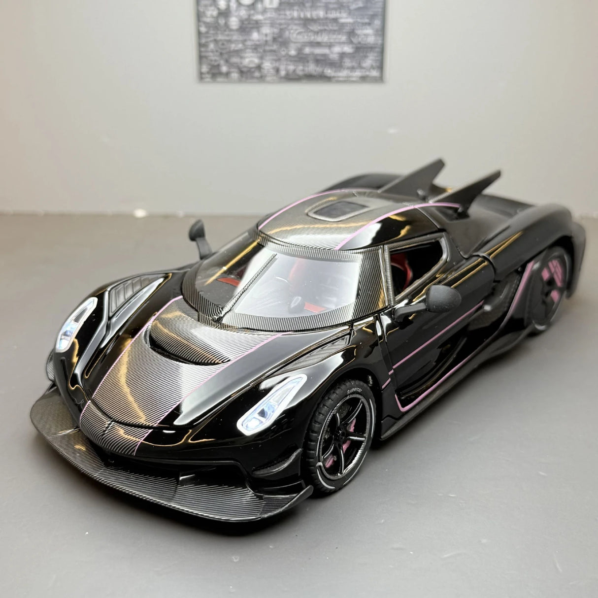 Koenigsegg 2020 Jesko Absolut zwart 1:24 – diecast displaymodel