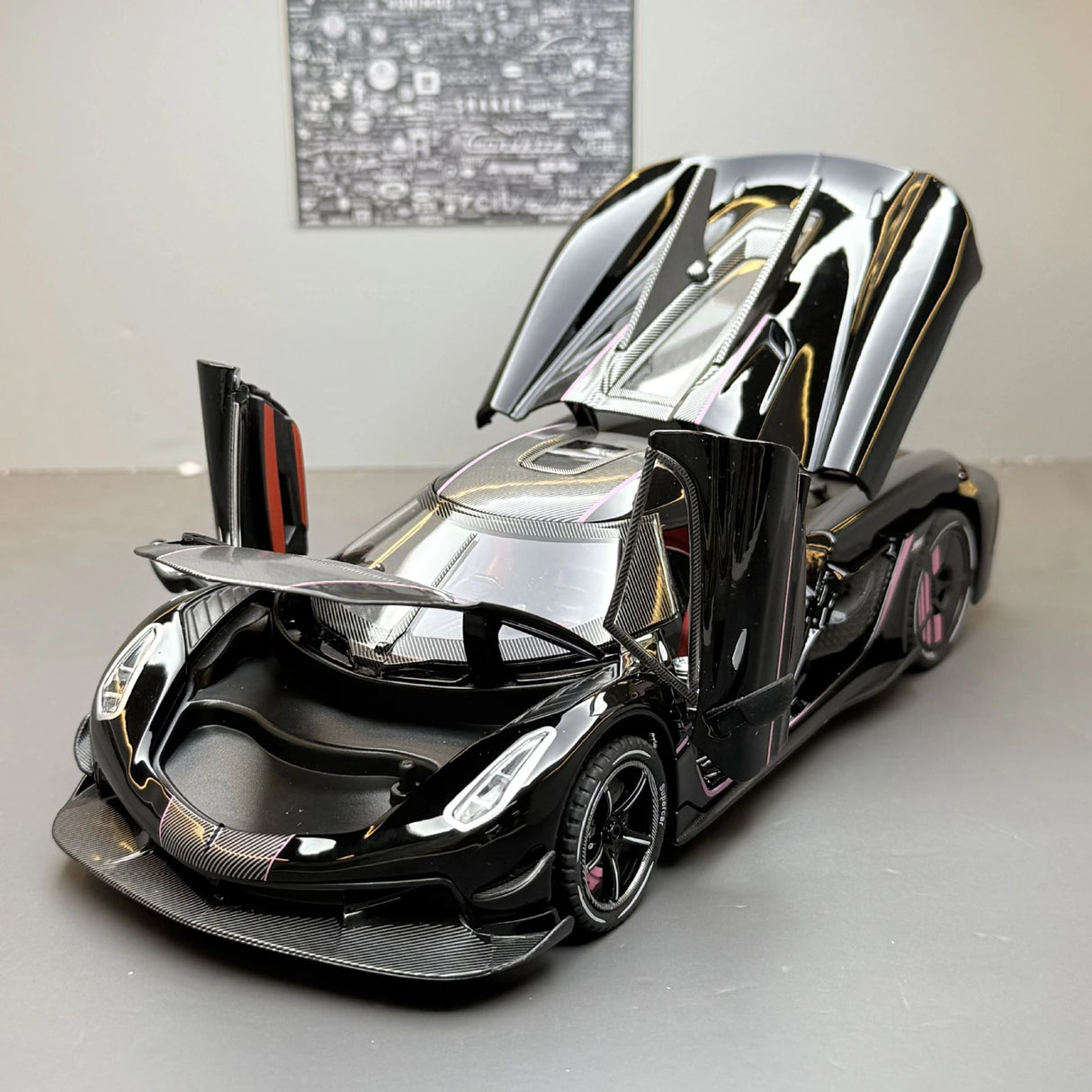 Koenigsegg 2020 Jesko Absolut zwart 1:24 – diecast displaymodel