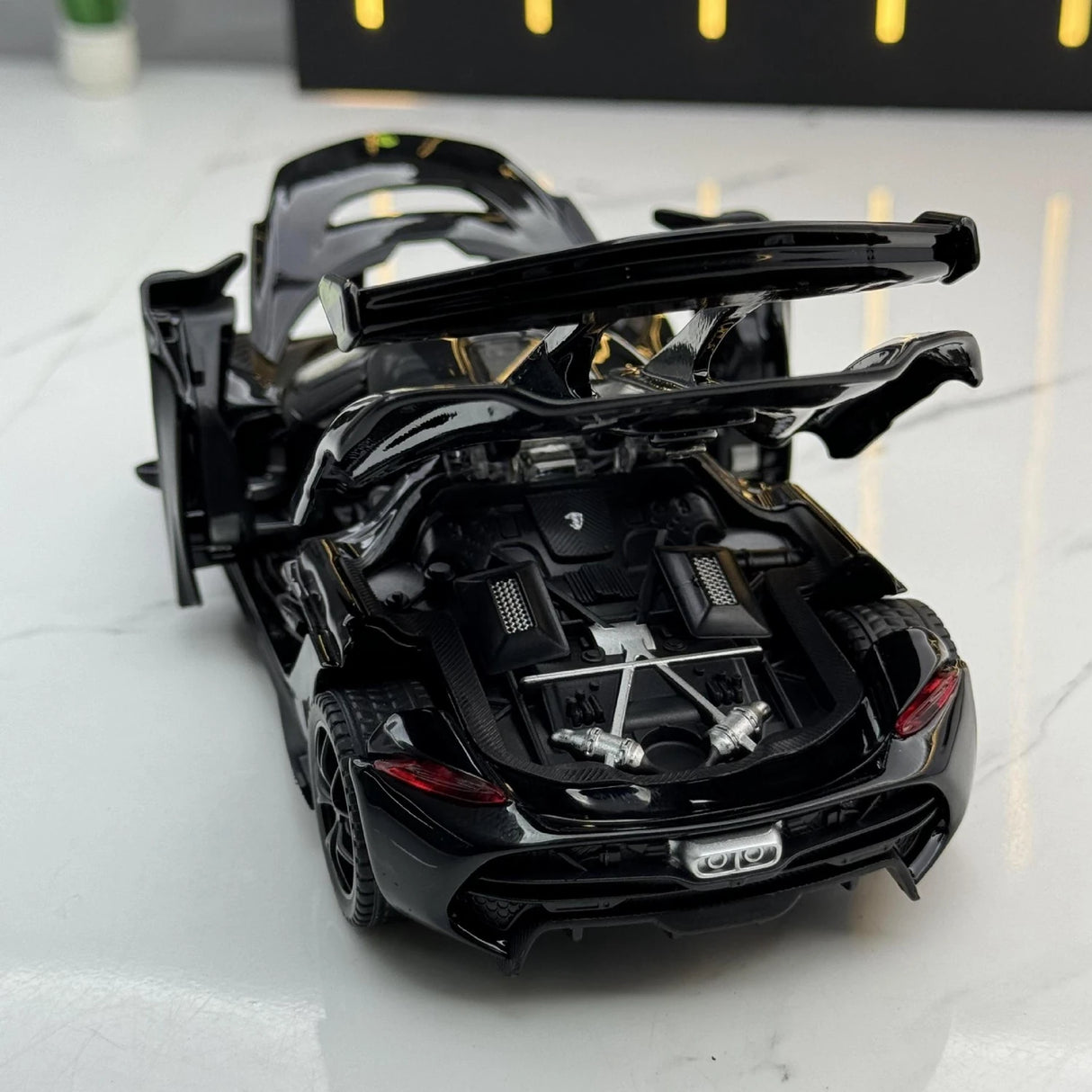 Koenigsegg 2021 Jesko Attack svart 1:32 – pressgjuten visningsmodell