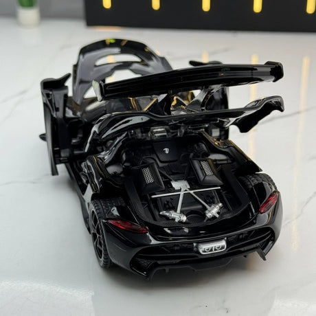 Koenigsegg 2021 Jesko Attack svart 1:32 – pressgjuten visningsmodell