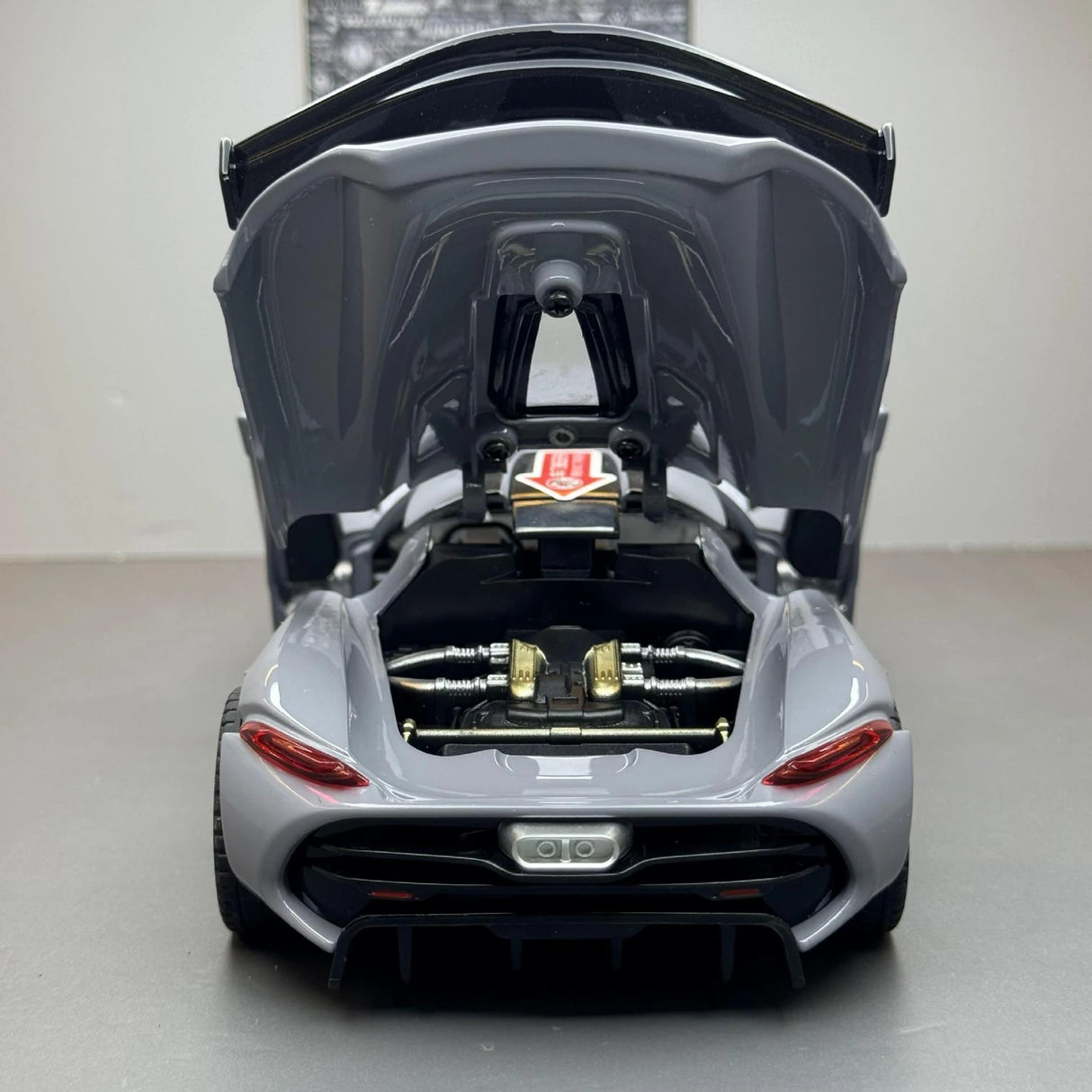 Koenigsegg 2021 Jesko Attack grijs 1:24 – diecast displaymodel
