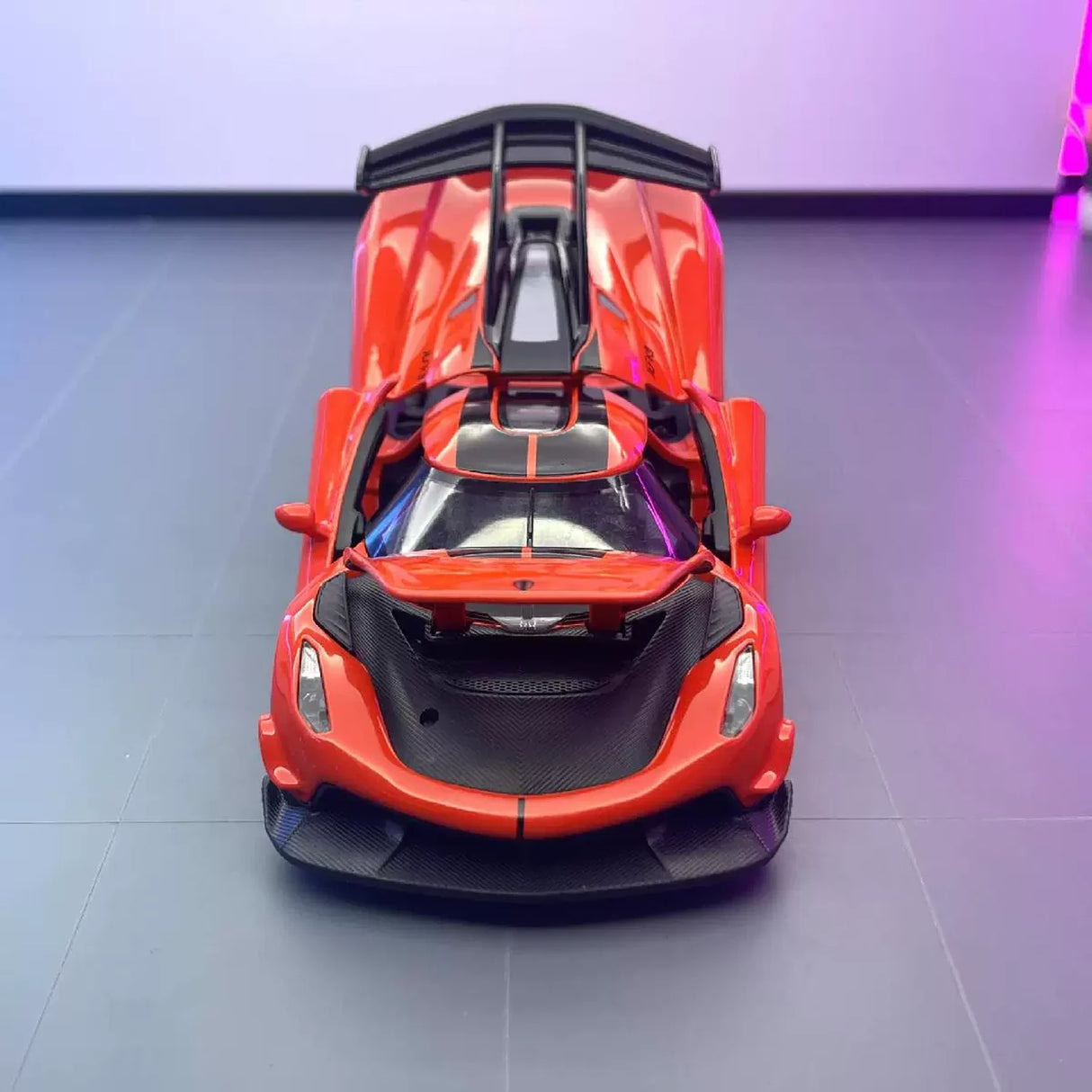 Koenigsegg 2021 Jesko Attack orange 1:32 – pressgjuten visningsmodell