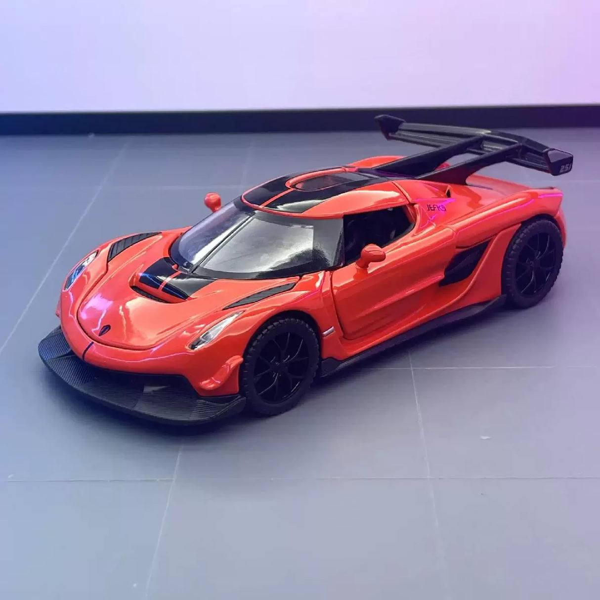Koenigsegg 2021 Jesko Attack orange 1:32 – pressgjuten visningsmodell