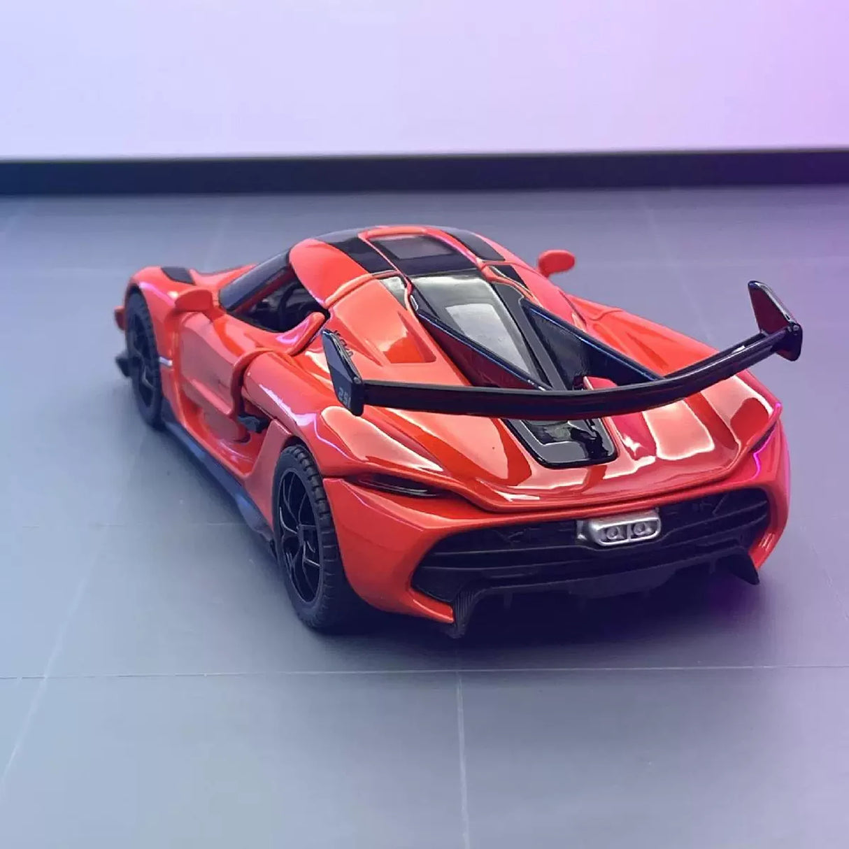 Koenigsegg 2021 Jesko Attack orange 1:32 – pressgjuten visningsmodell