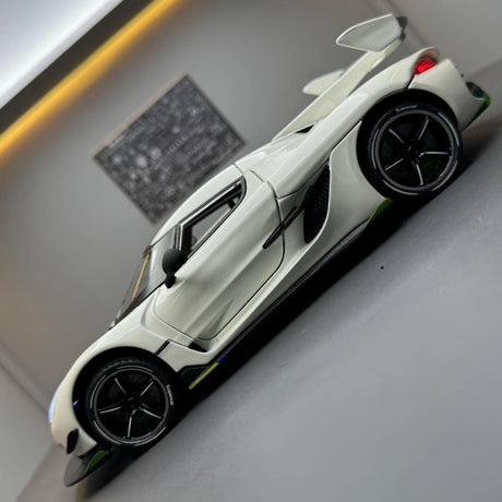 Koenigsegg 2021 Jesko Attack wit 1:24 – diecast displaymodel