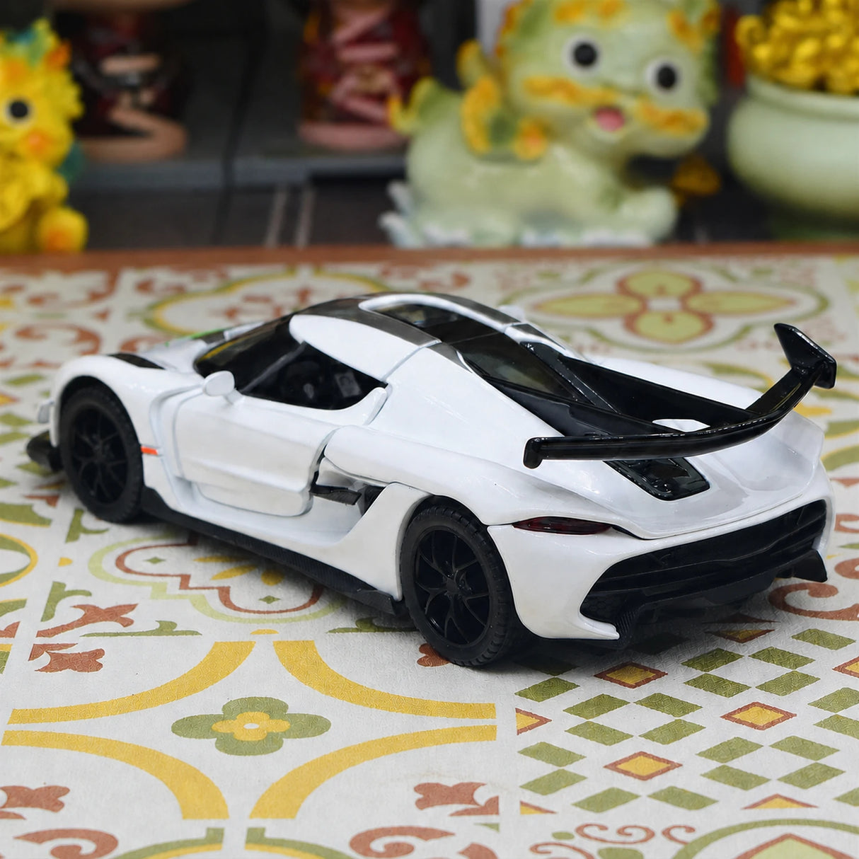 Koenigsegg 2021 Jesko Attack vit 1:32 – pressgjuten visningsmodell